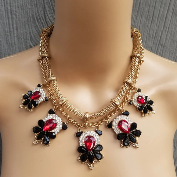 VINTAGE GOLDTONE & RHINESTONE STATEMENT NECKLACE & DROP EARRINGS SET - Picture 2 of 10